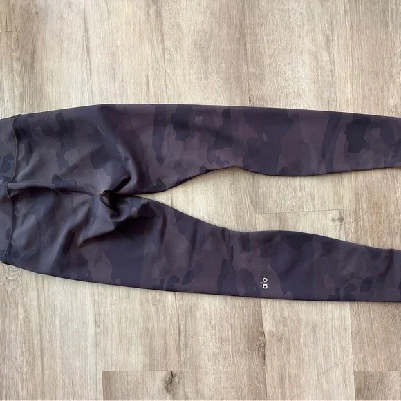Alo Camo Leggings - Picture 3 of 7